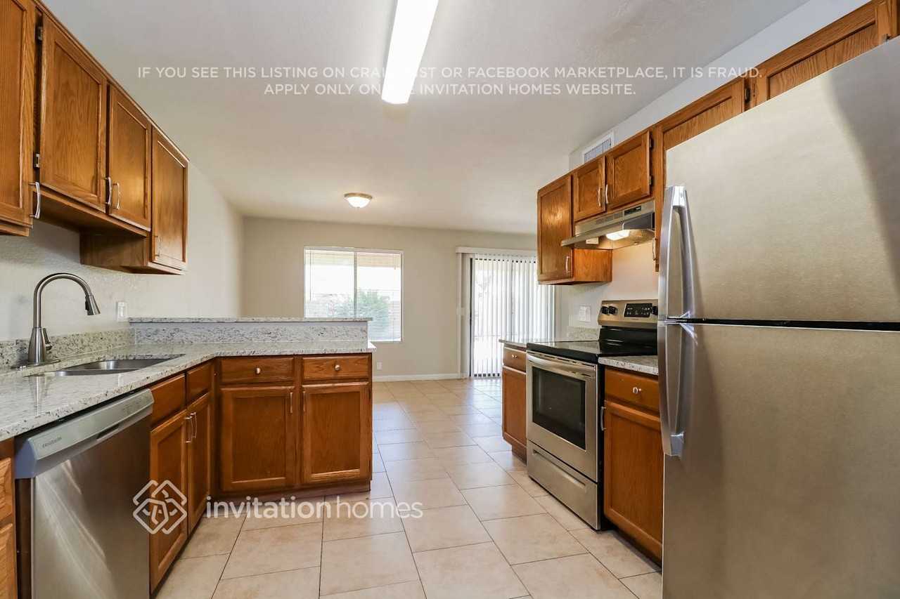 10032 N 66th Dr - Photo 5 of 15