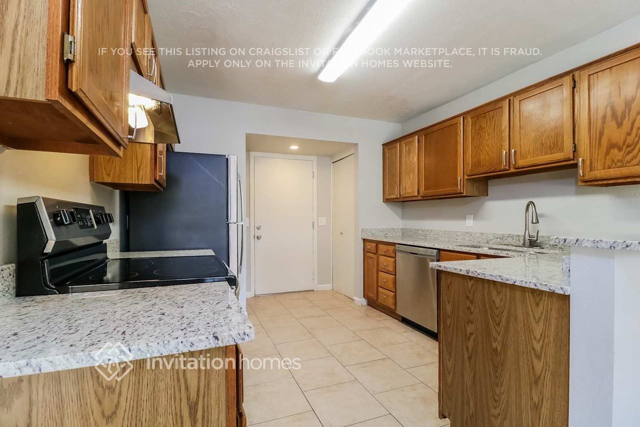 10032 N 66th Dr - Photo 6 of 15