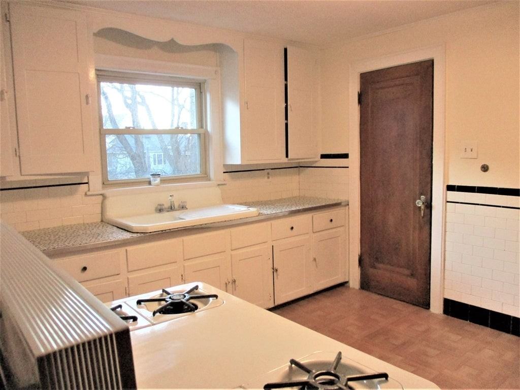 27 Ridgemont St - Photo 7 of 14