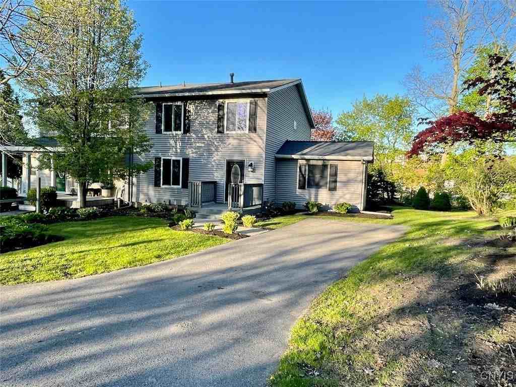 10 Pond Path - Photo 2 of 26