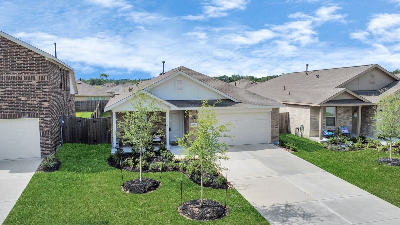 21641 Balzola Ln - Photo 2 of 40