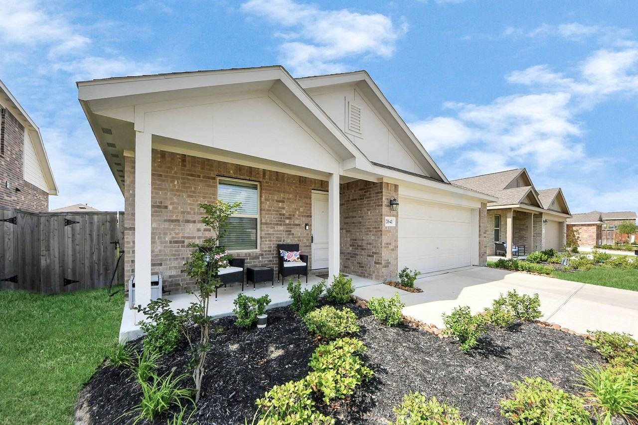 21641 Balzola Ln - Photo 3 of 40