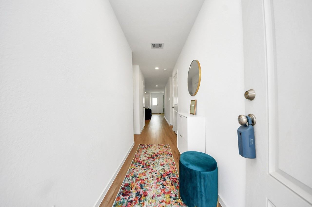 21641 Balzola Ln - Photo 5 of 40