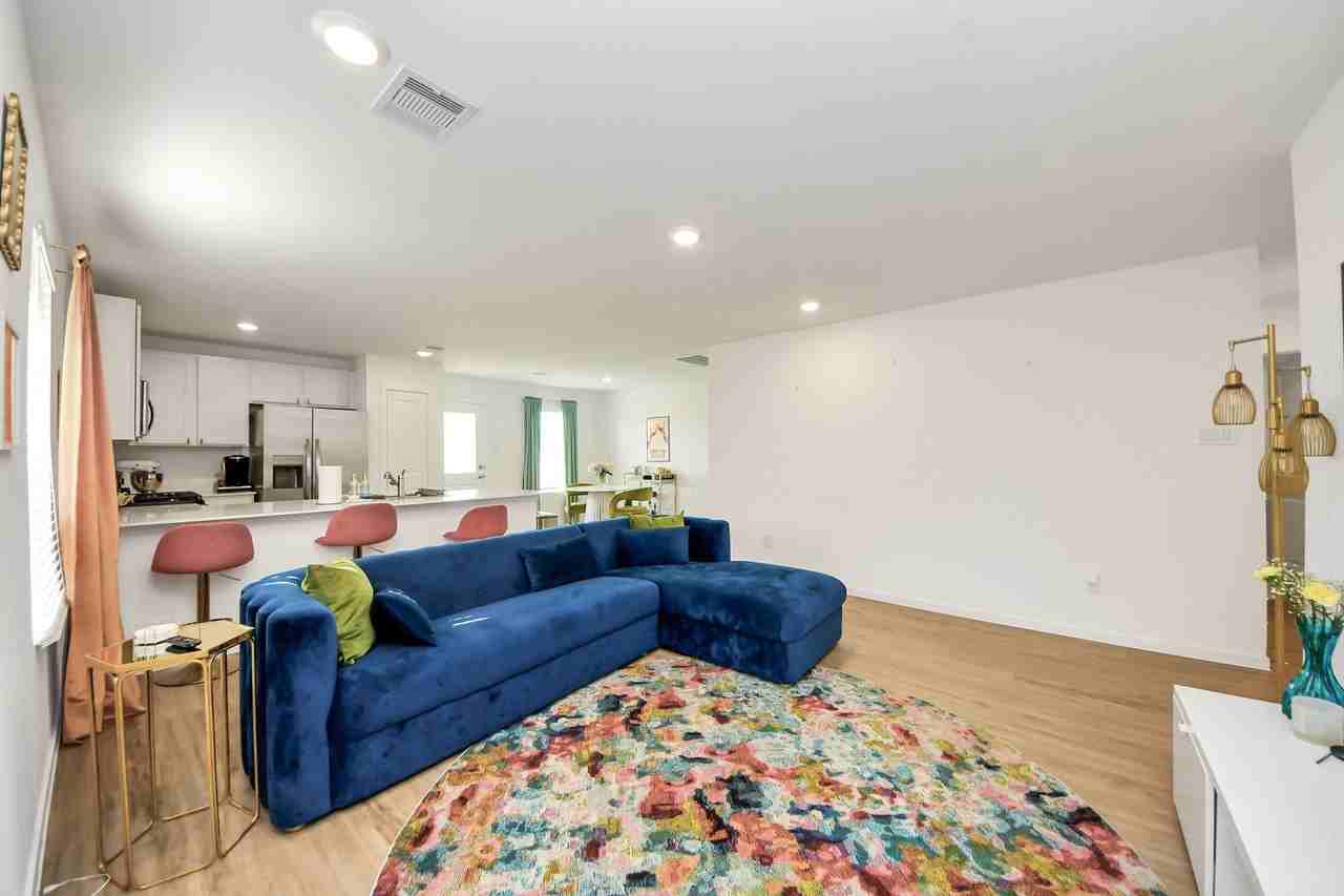 21641 Balzola Ln - Photo 6 of 40