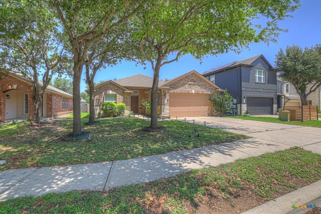 481 Bayou Bend Dr - Photo 2 of 33