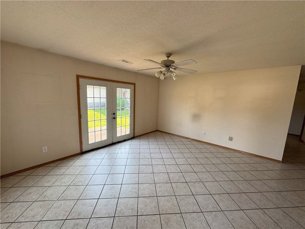 1709 S 11th Pl - Photo 3 of 7