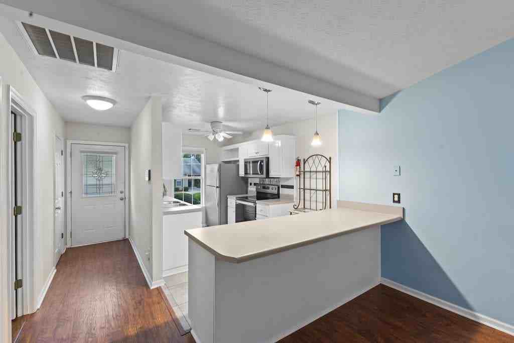 210 New Haven Ln Sw - Photo 3 of 17