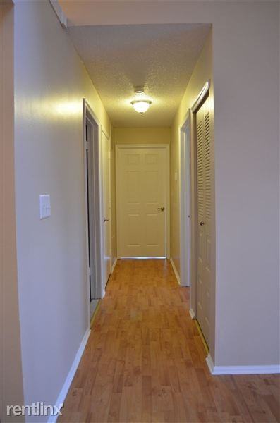 306 Wimbeldon Ct - Photo 3 of 10