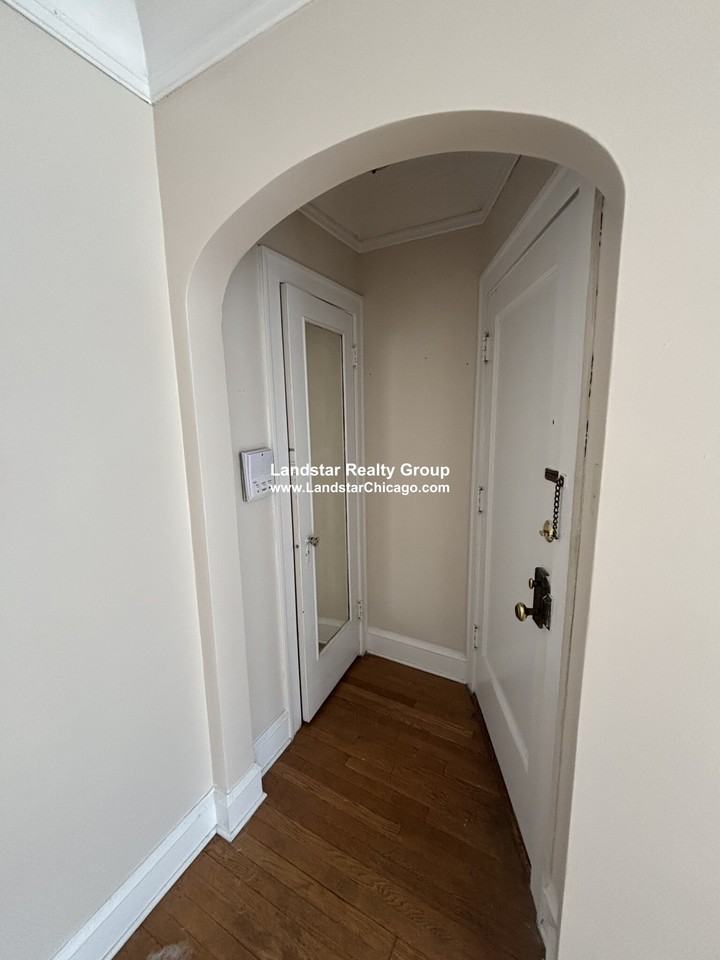 1916 W Morse Ave #2N - Photo 3 of 15