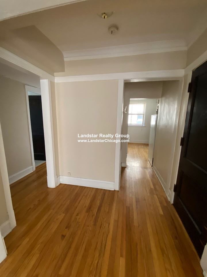 1967 W Foster Ave #2 - Photo 3 of 17