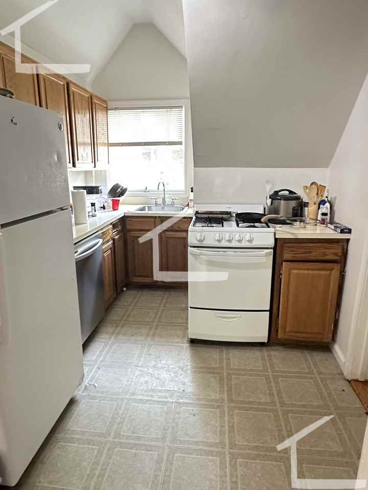 27 Orkney Rd #2 - Photo 7 of 31