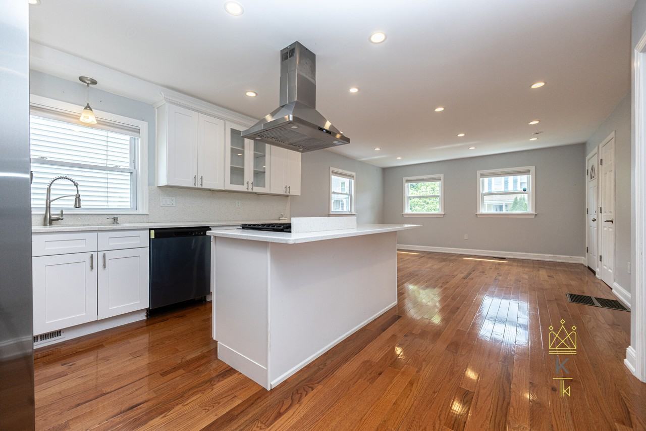 1495 Hyde Park Ave #1 - Photo 5 of 37