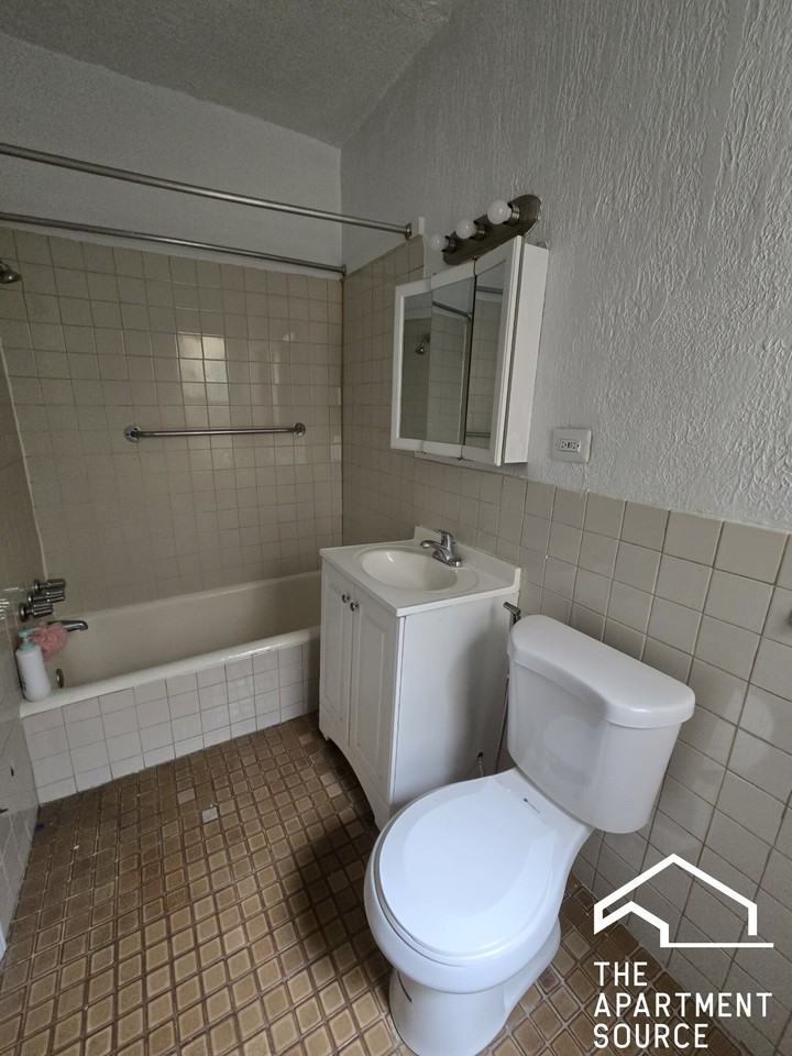 4933 N Whipple St #3N - Photo 5 of 8