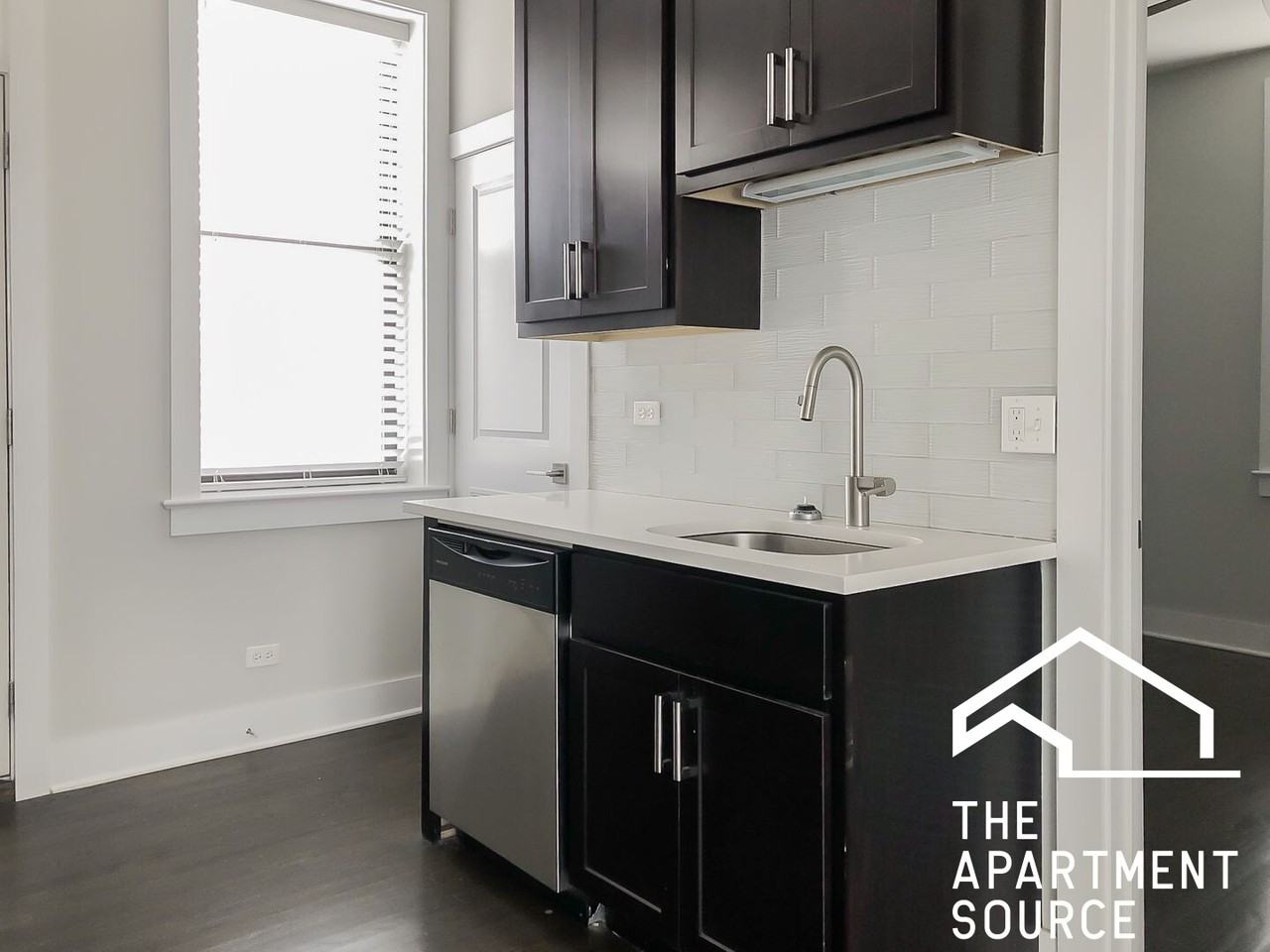 1946 W Nelson St #2E - Photo 2 of 14