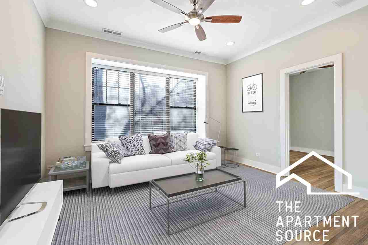 1946 W Nelson St #2E - Photo 3 of 14