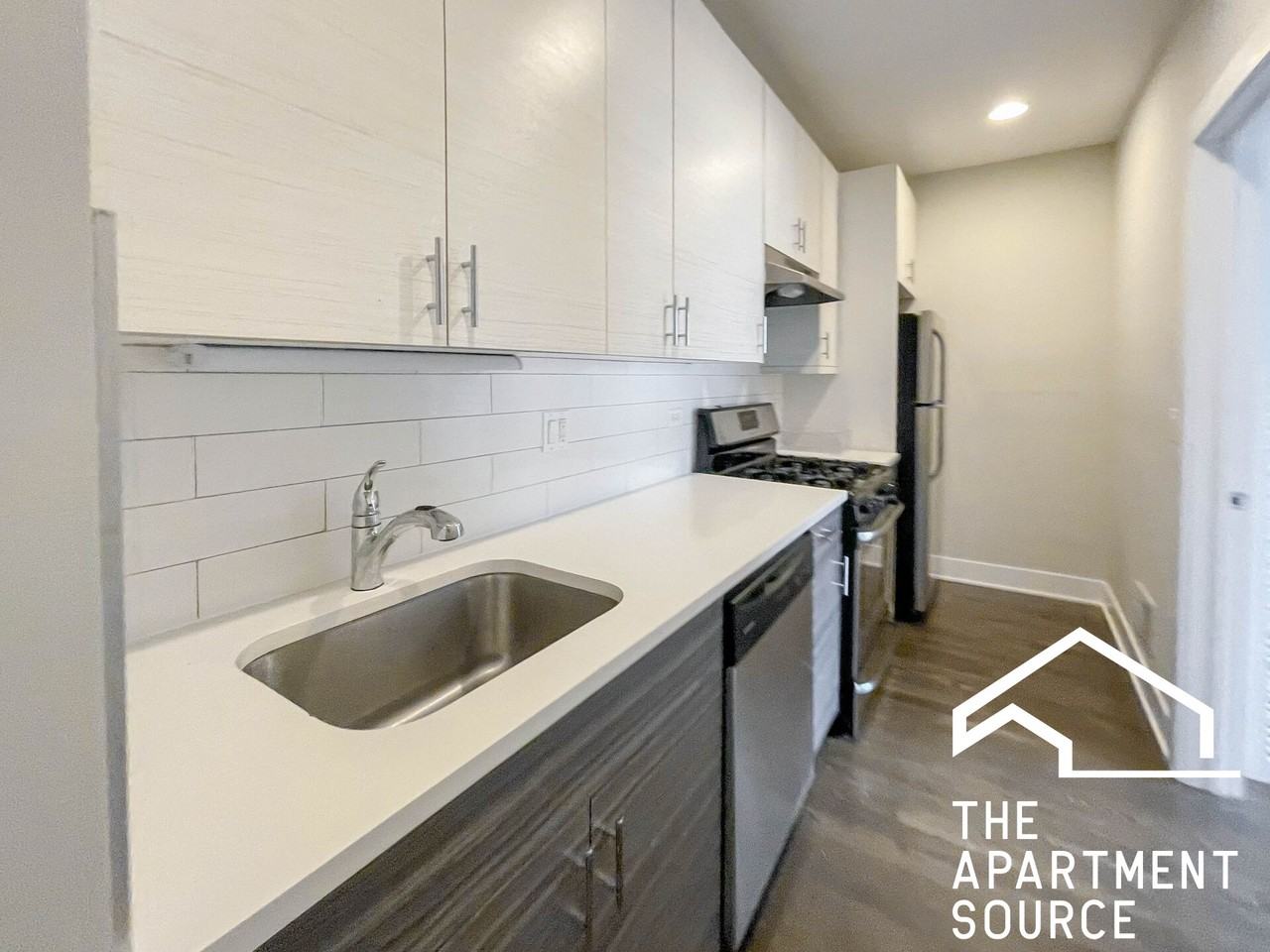 3917 N Janssen Ave #3 - Photo 5 of 19
