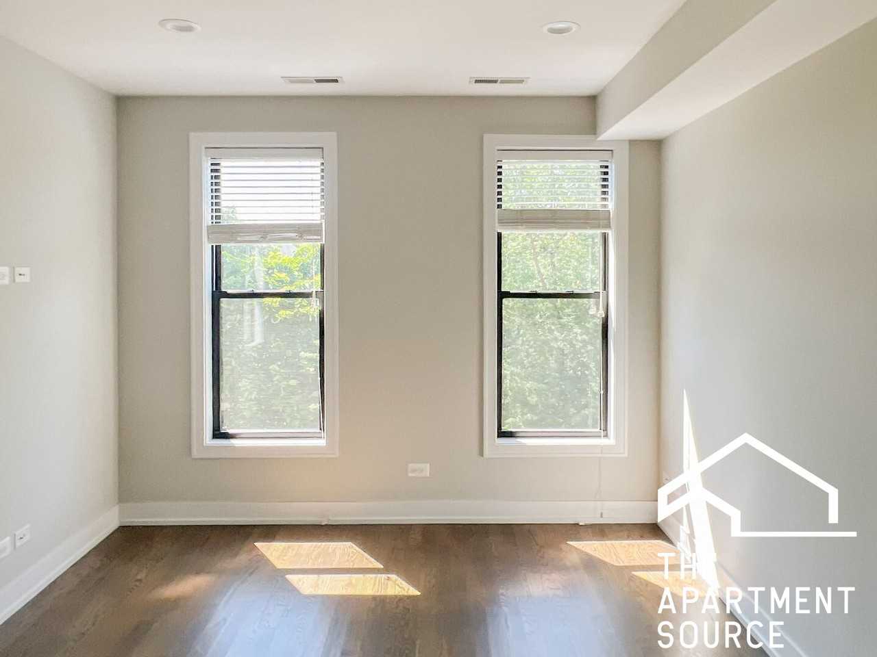 2315 N Southport Ave #3F - Photo 3 of 14