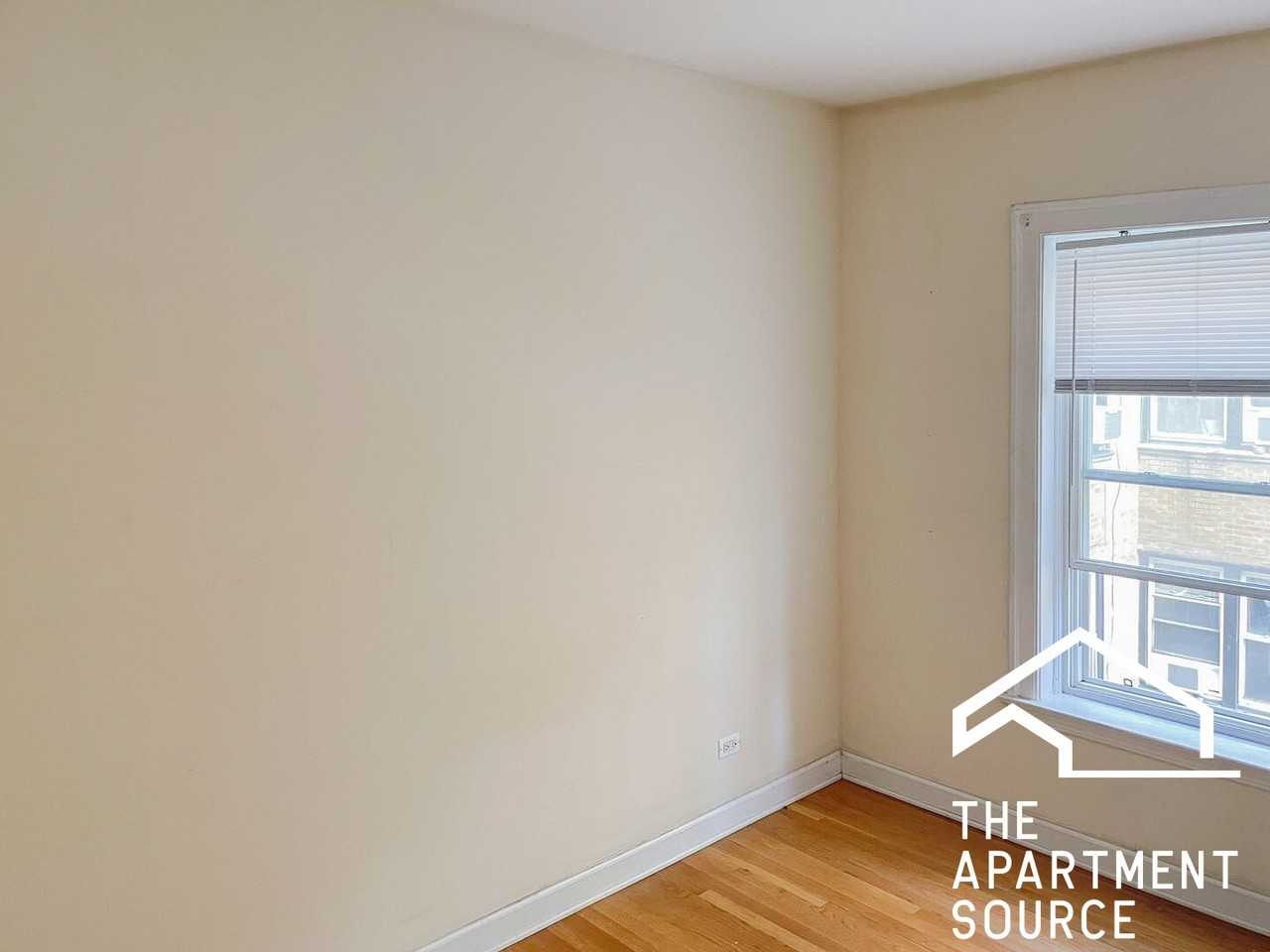 3918 N Pine Grove Ave #2 - Photo 3 of 15