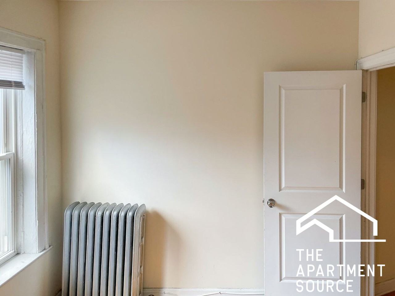 3918 N Pine Grove Ave #2 - Photo 5 of 15