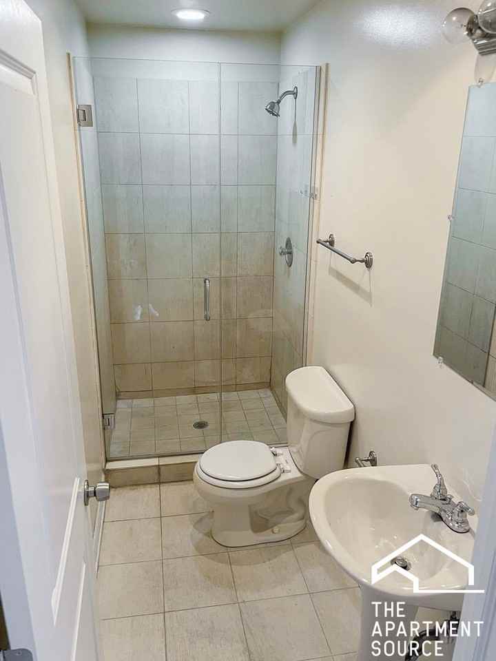 3918 N Pine Grove Ave #2 - Photo 6 of 15