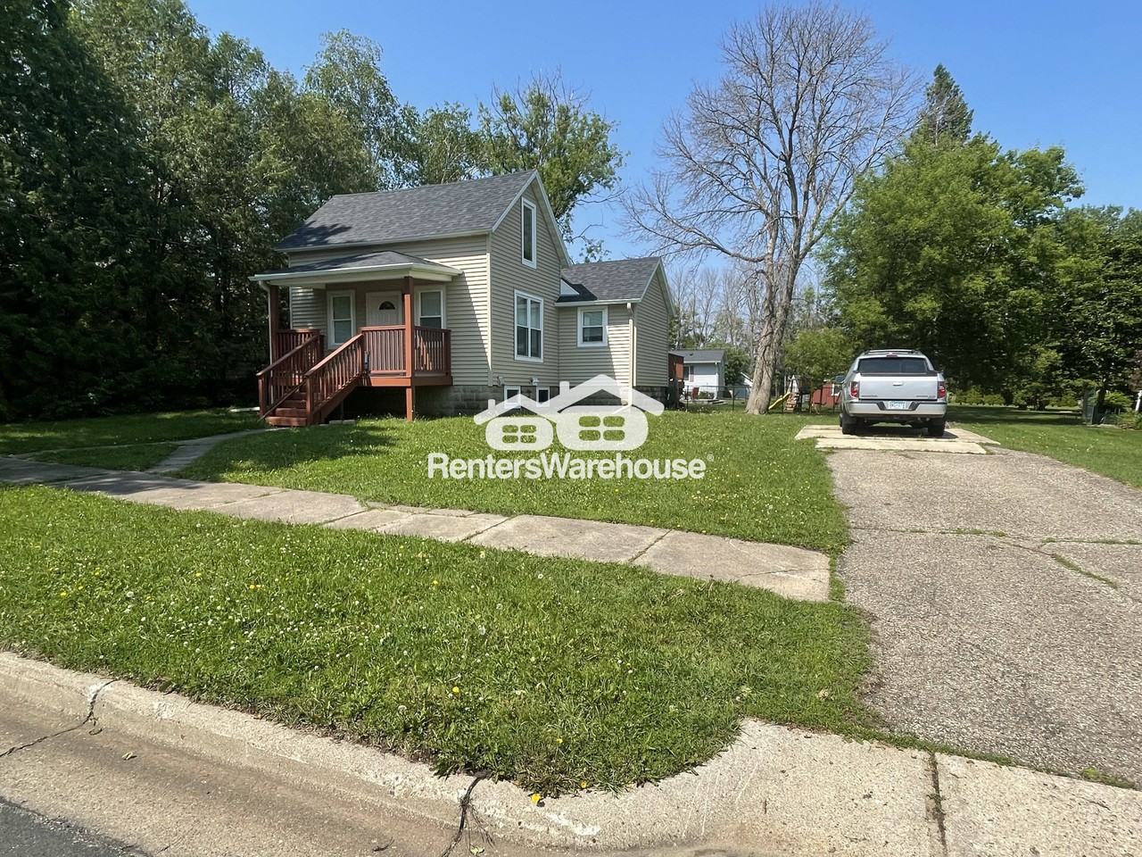 206 Center Ave S - Photo 2 of 25