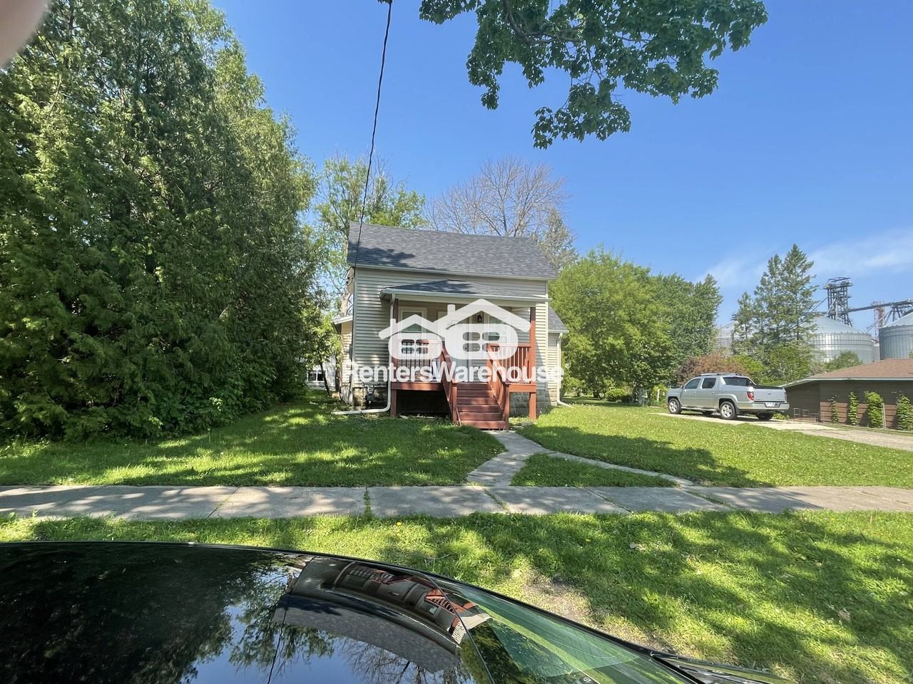 206 Center Ave S - Photo 3 of 25