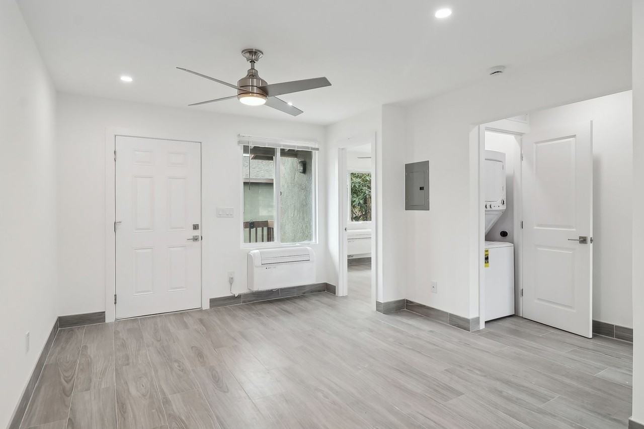 Newly Renovated 2 Bed/2 Bath El Cajon - Photo 4 of 12