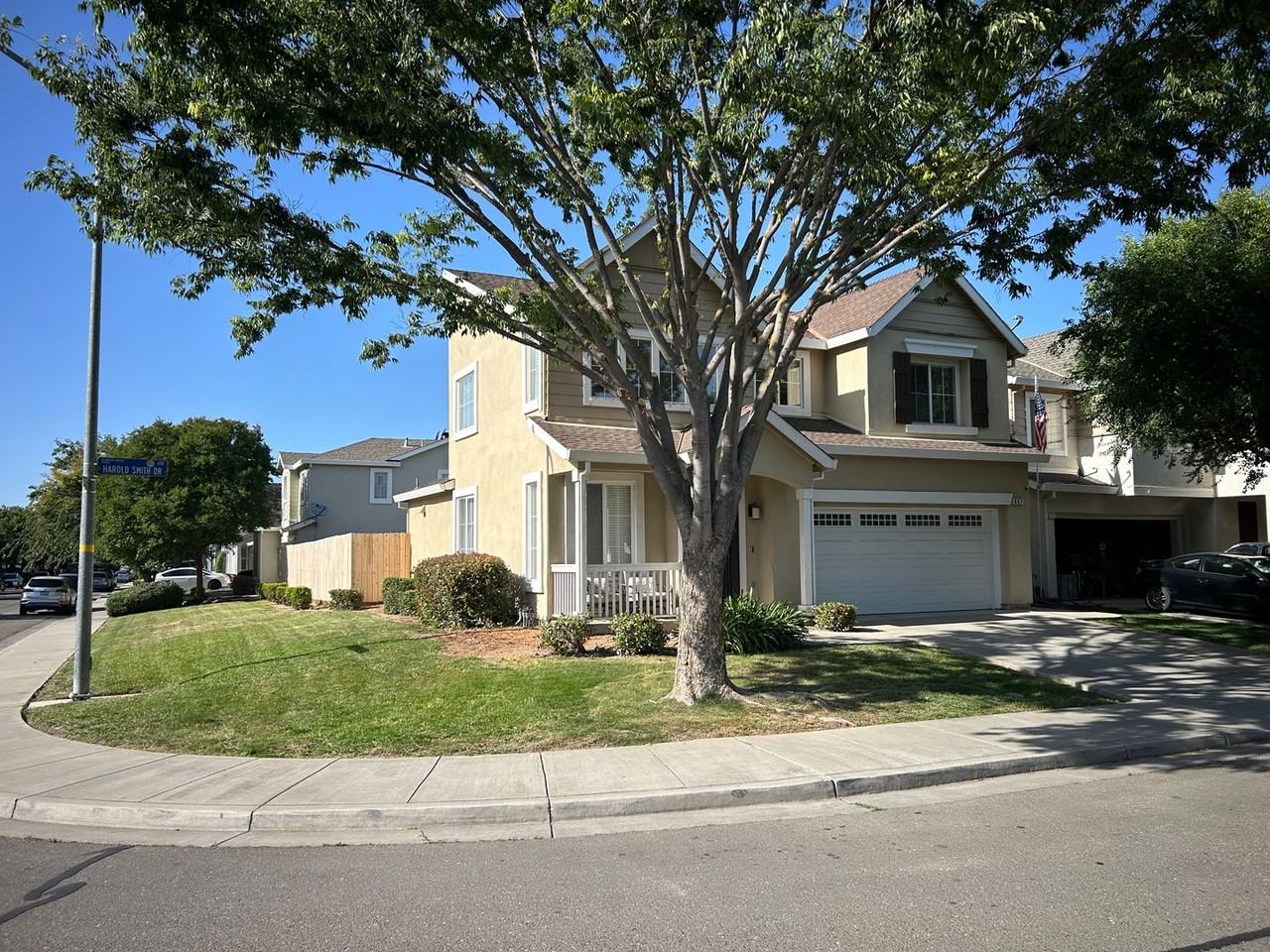 667 Harold Smith Dr - Photo 2 of 22