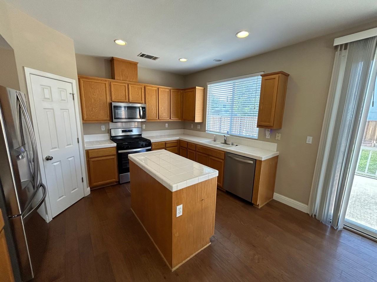 667 Harold Smith Dr - Photo 5 of 22