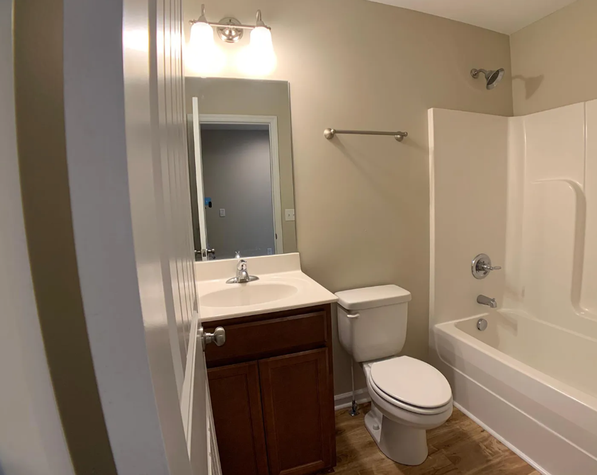 1009 Autumn Leaf Dr - Photo 4 of 7