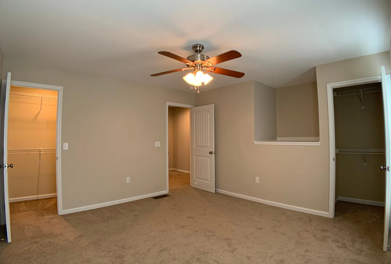 1009 Autumn Leaf Dr - Photo 5 of 7