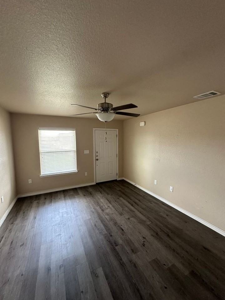 1018 Zora Dr #B - Photo 2 of 14