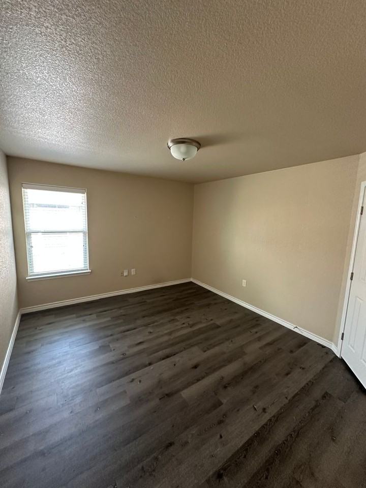 1018 Zora Dr #B - Photo 6 of 14