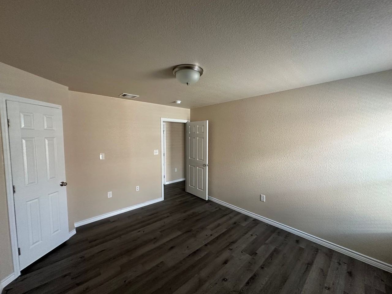 1018 Zora Dr #B - Photo 7 of 14