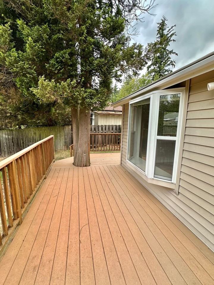 15224 5th Ave Ne - Photo 2 of 31