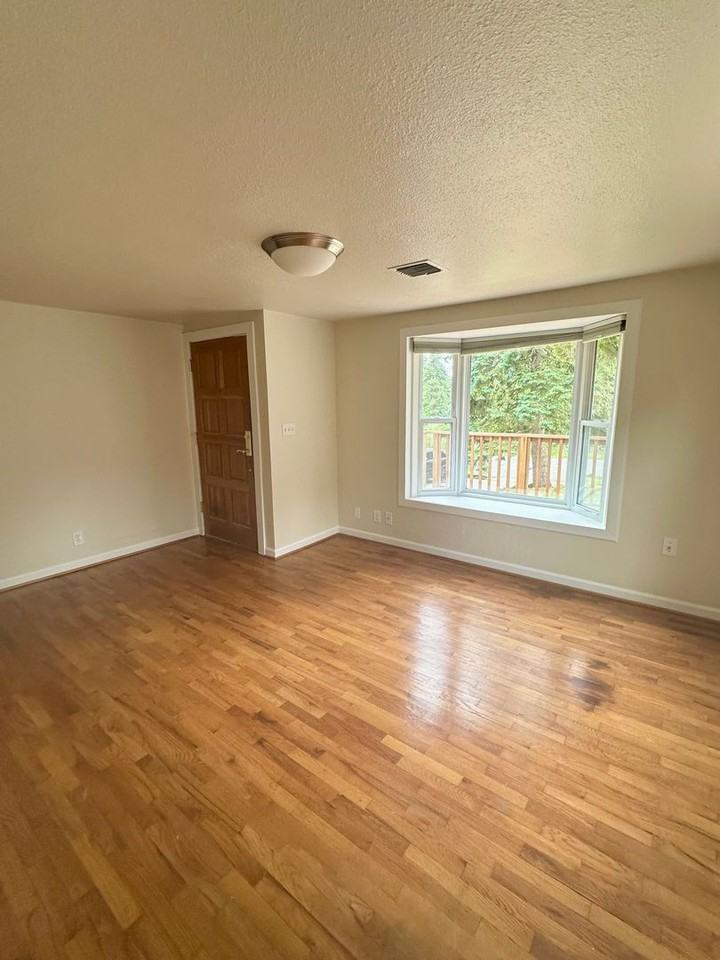 15224 5th Ave Ne - Photo 6 of 31