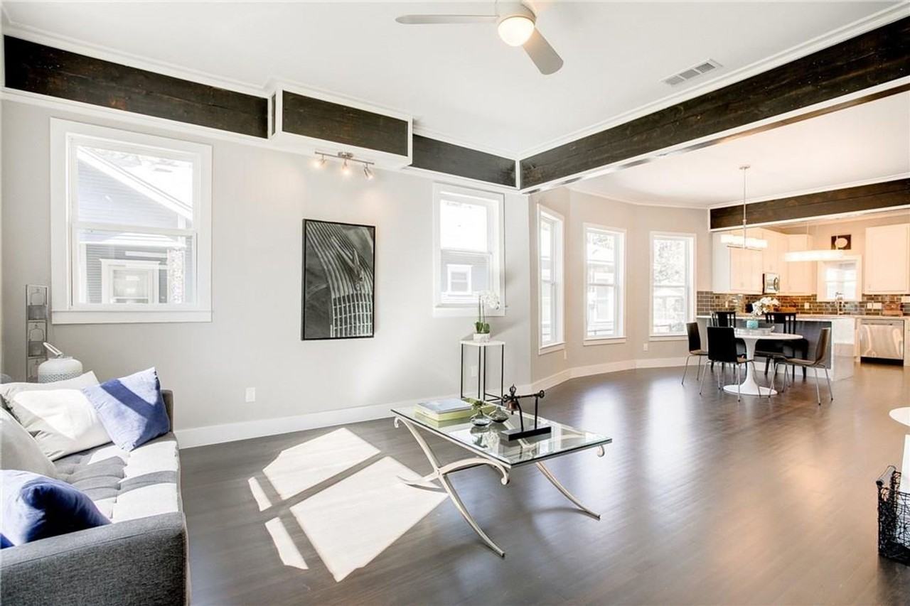 1821 W 10th St - Photo 4 of 27