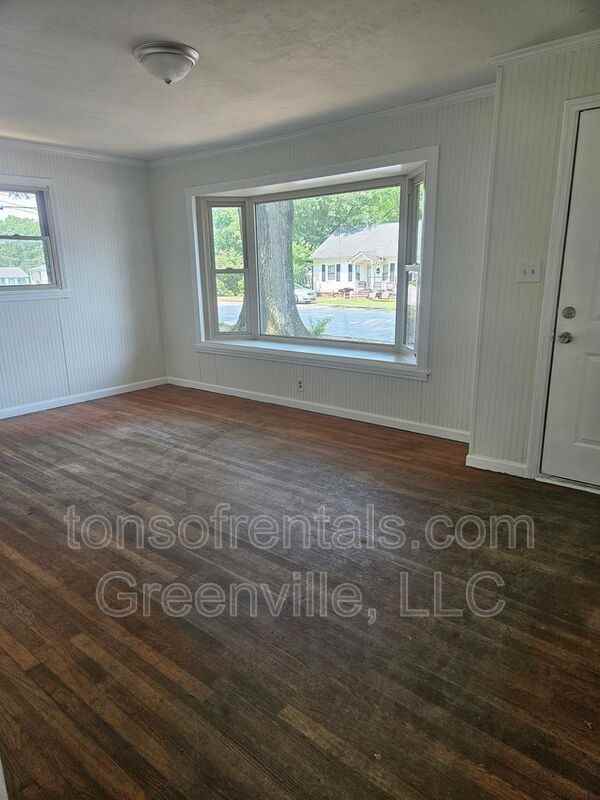 213 Dr Martin Luther King Jr St - Photo 2 of 13