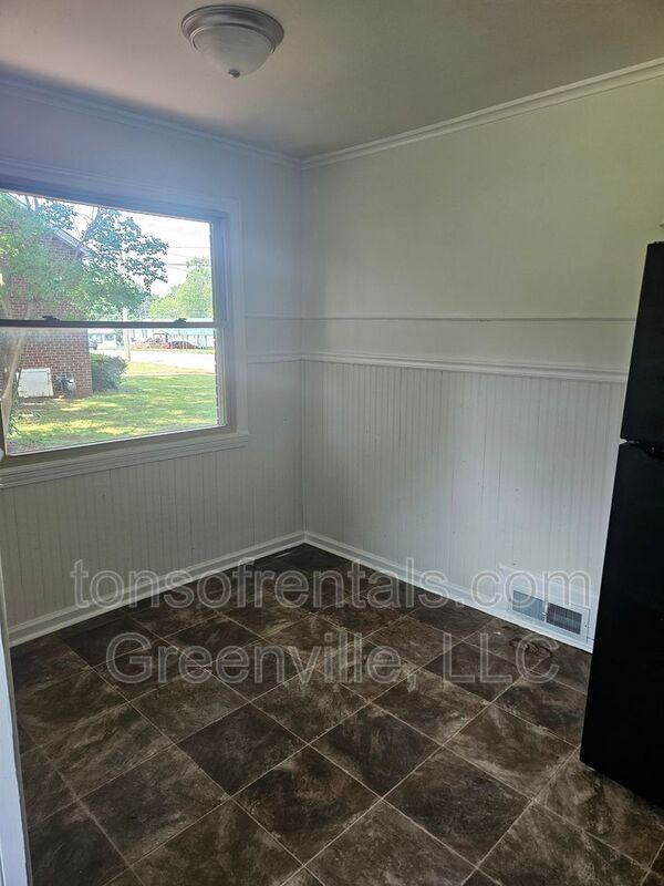 213 Dr Martin Luther King Jr St - Photo 5 of 13