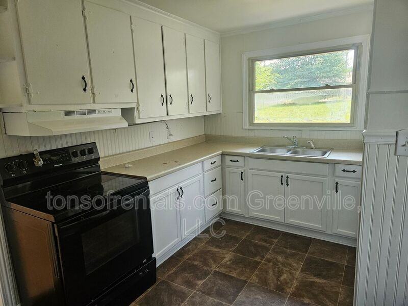 213 Dr Martin Luther King Jr St - Photo 6 of 13