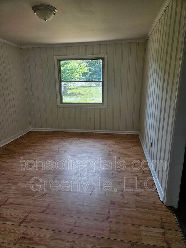 213 Dr Martin Luther King Jr St - Photo 7 of 13