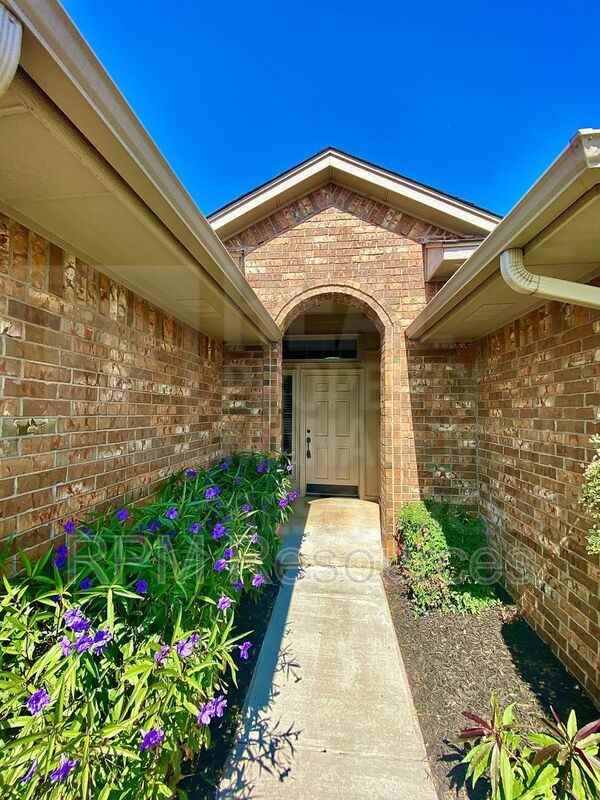 9021 Sw 55th St - Photo 6 of 28