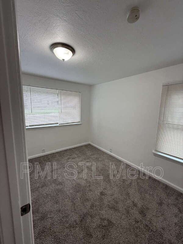 240 Reasor Dr - Photo 7 of 9