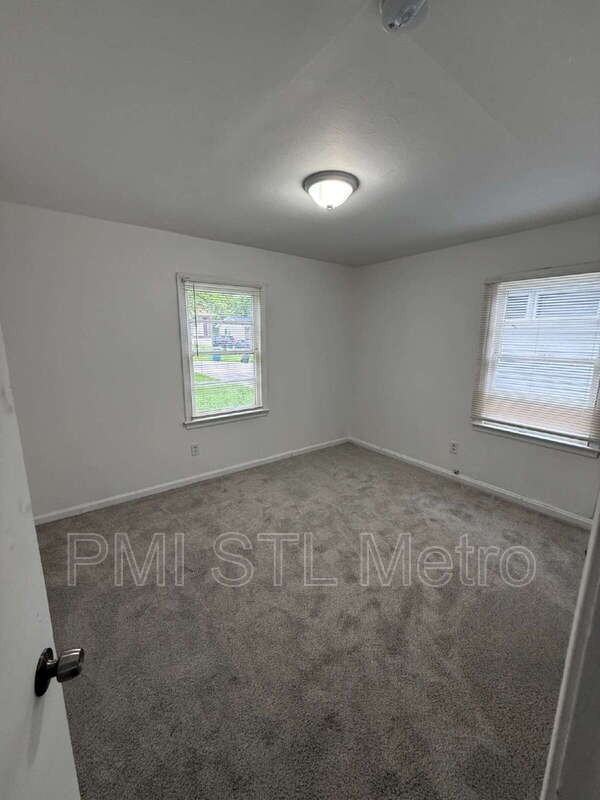 319 Reasor Dr - Photo 2 of 9