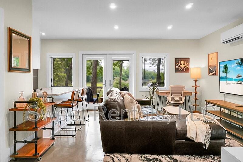 665 Daniel Whaley Dr #B - Photo 7 of 50