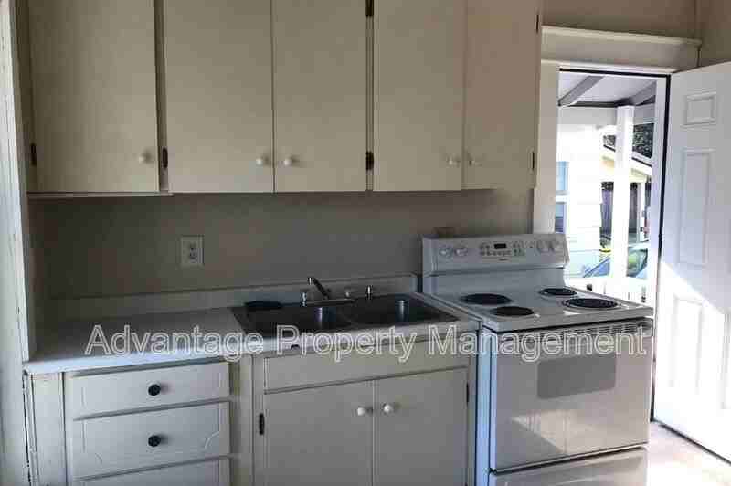 230 Nw 13th St - Photo 3 of 8