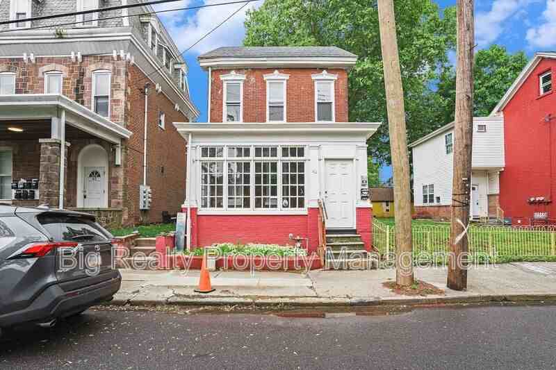 40 E 3rd St #2