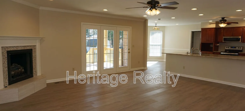867 Westgate Dr - Photo 7 of 41