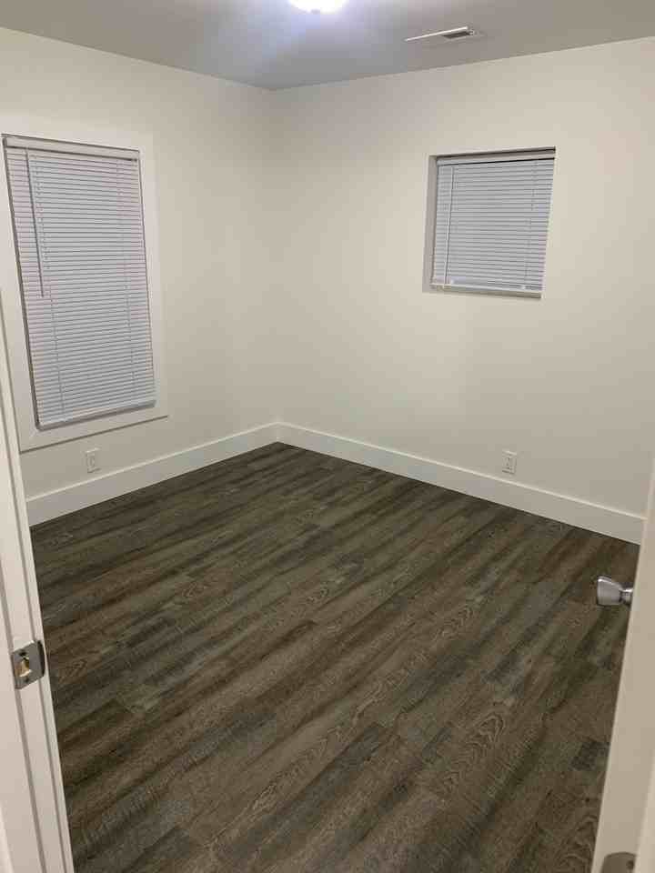 115 N Mitchell St - Photo 2 of 5