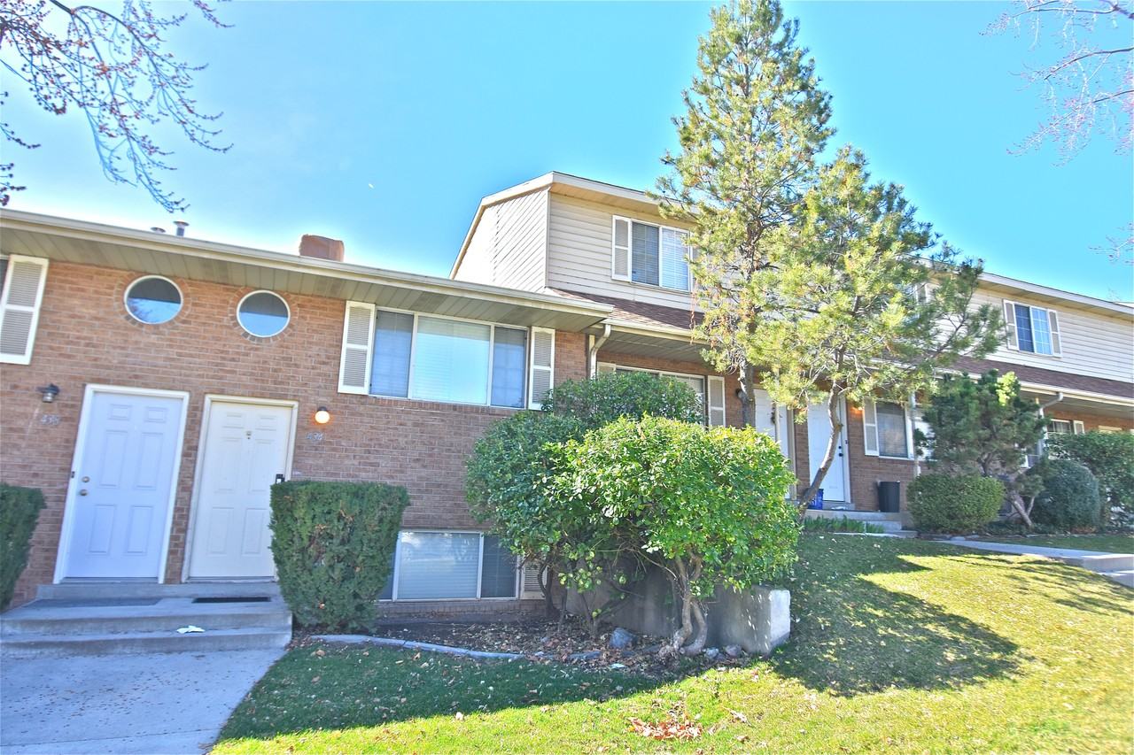 434 E St #7 - Photo 3 of 9